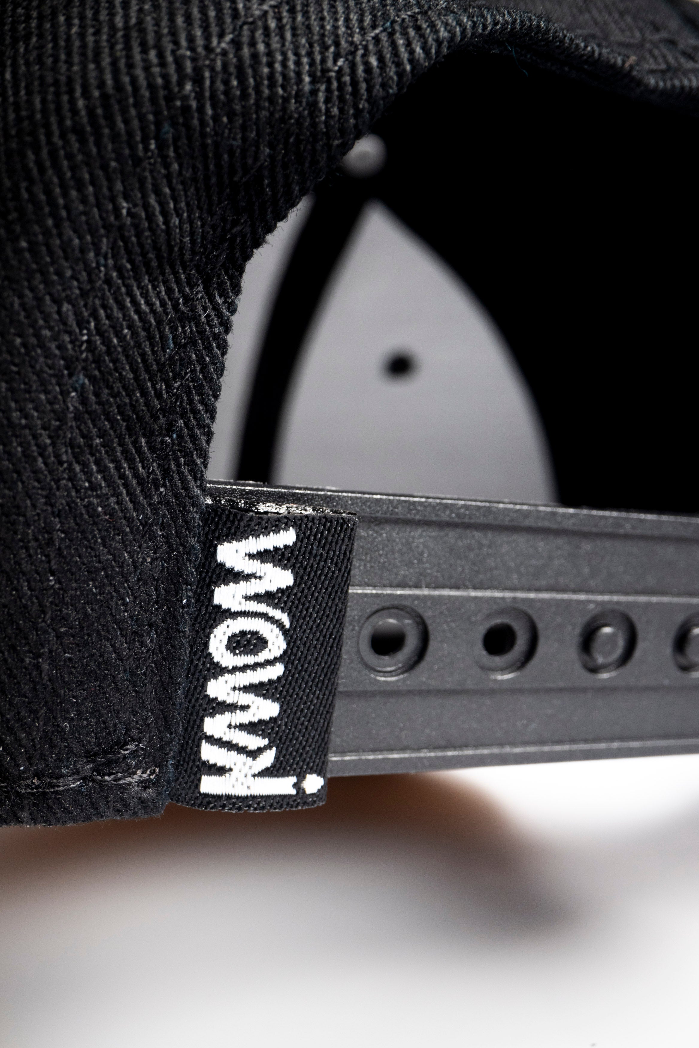 Snapback Cap Wildleder Schwarz von wowki